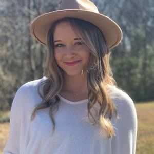 Meet your Posher, Courtney